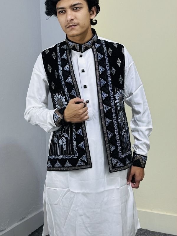 এমব্রয়ডারি প্রিমিয়াম পাঞ্জাবি+কুটি