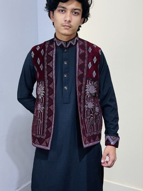 এমব্রয়ডারি প্রিমিয়াম পাঞ্জাবি+কুটি